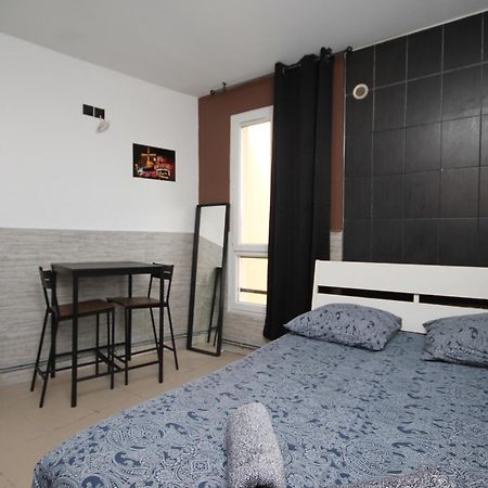 סן-דני 04 - Chambre Avec Lit Double Proche Paris Et Transports Wifi מראה חיצוני תמונה