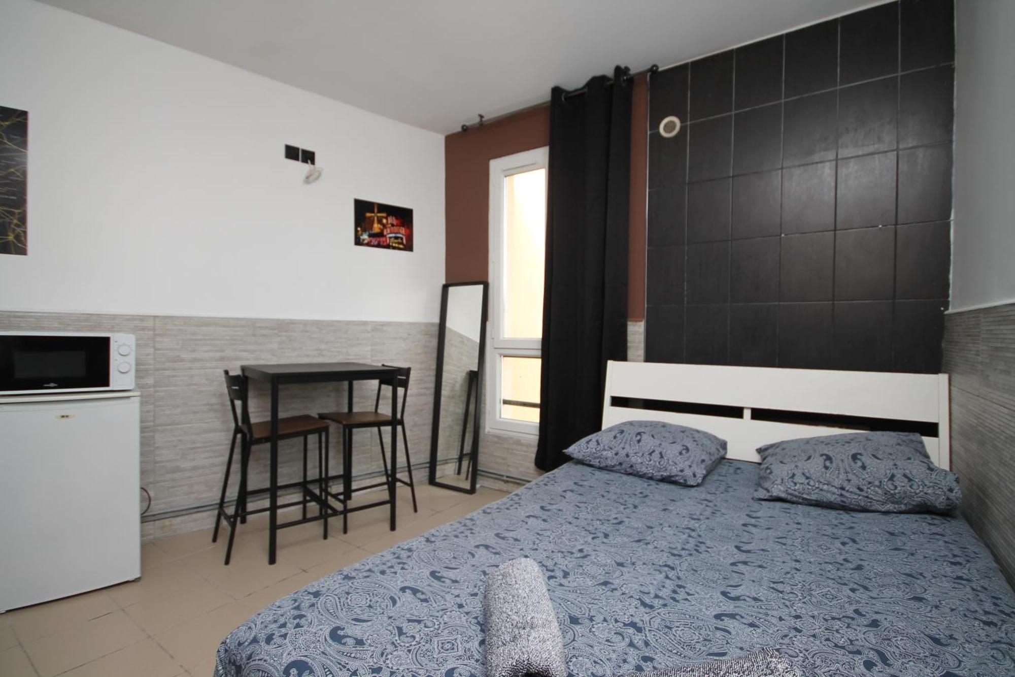 סן-דני 04 - Chambre Avec Lit Double Proche Paris Et Transports Wifi מראה חיצוני תמונה